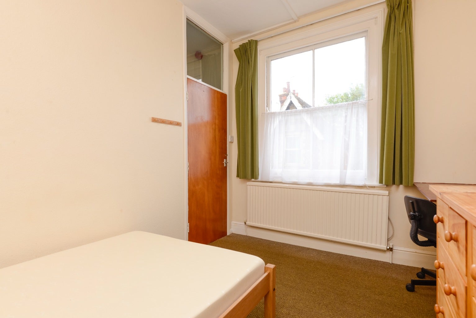 Room Beaconsfield Road in Canterbury