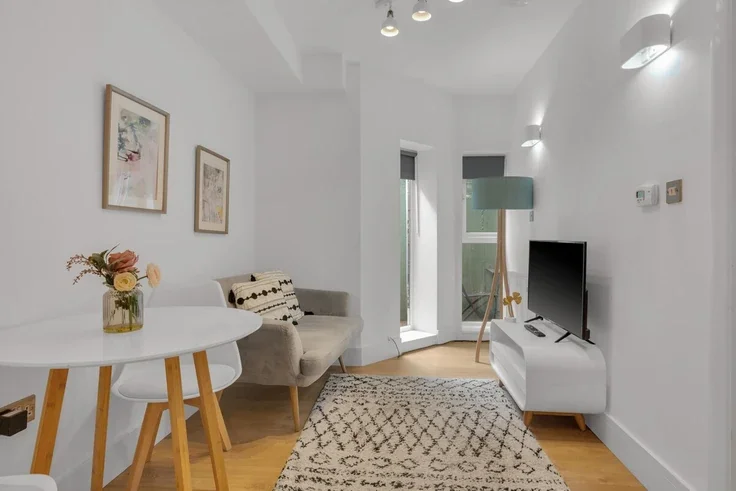 Flat Lena Gardens in Greater London