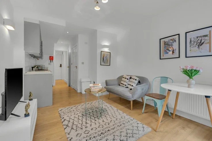 Flat Lena Gardens in Greater London