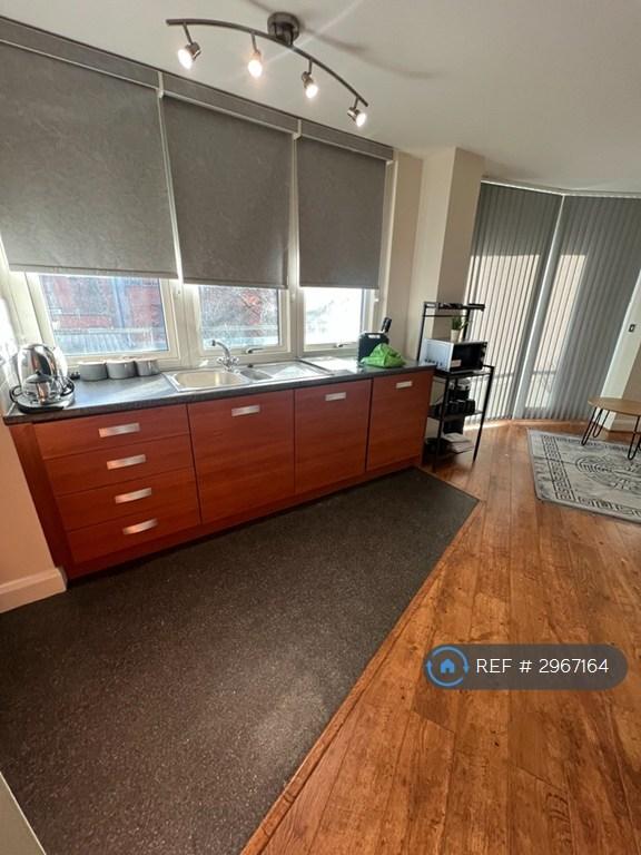 Flat Bradshaw Close in Birmingham