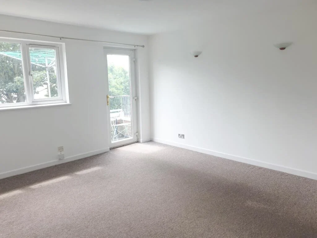 Flat Pedley Road in Greater London