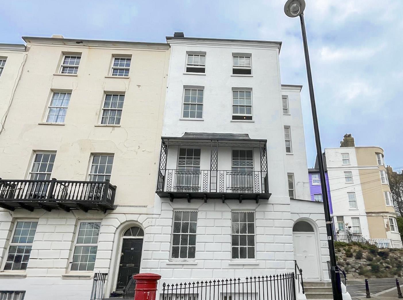 Flat Wellington Square in St Leonards