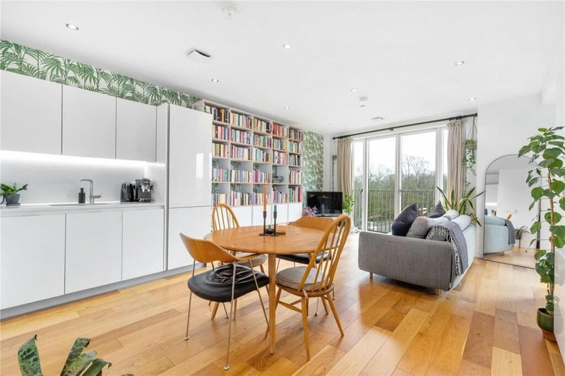 Flat Murrain Road in Greater London
