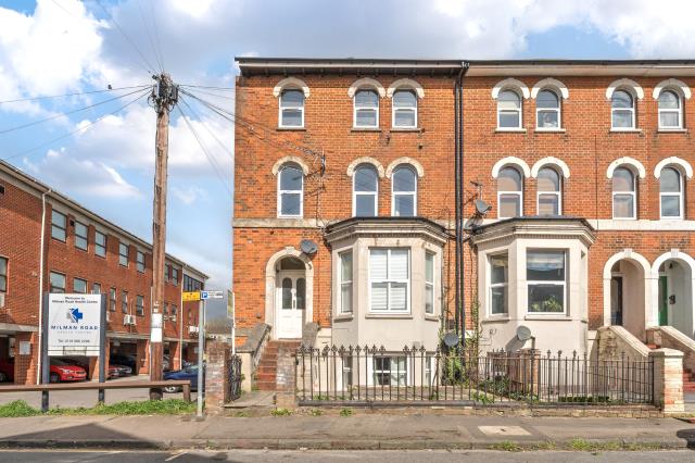 Flat Milman Road in Reading