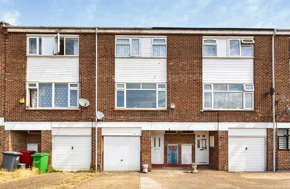 House Weekes Drive in Slough