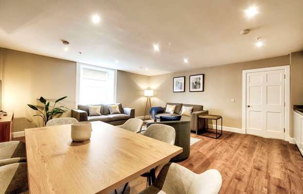 Flat York Place in City of Edinburgh