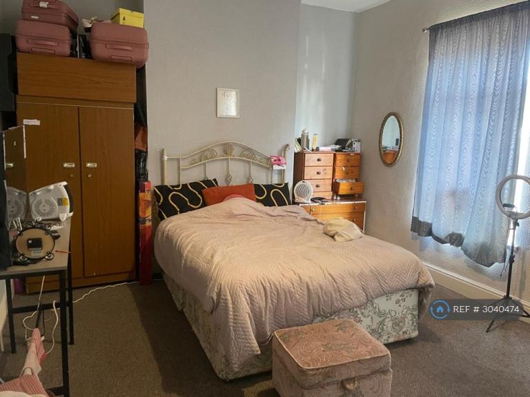 Room Welholme Road in Grimsby