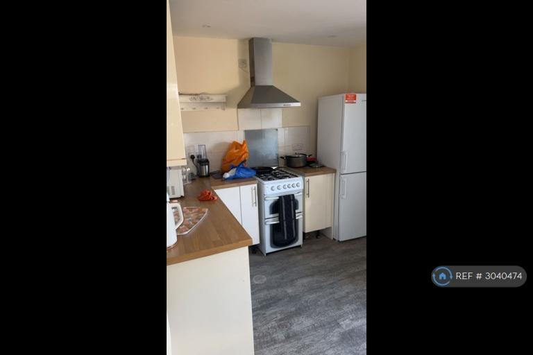Room Welholme Road in Grimsby
