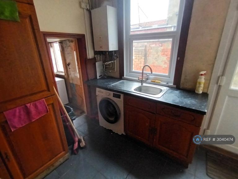 Room Welholme Road in Grimsby
