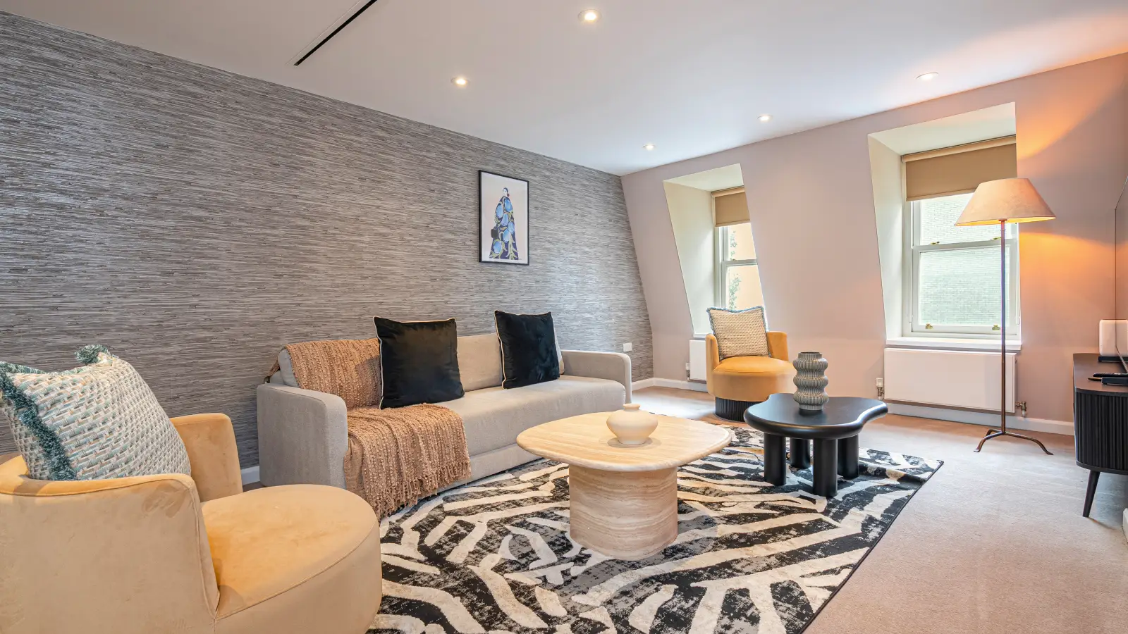 Flat Holyrood Street in Greater London