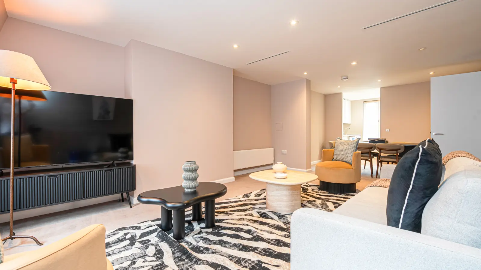 Flat Holyrood Street in Greater London