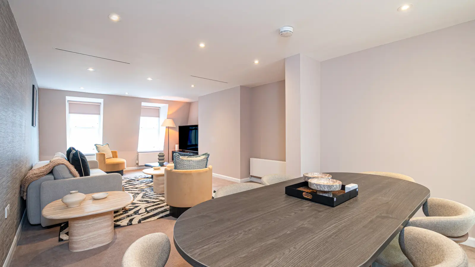 Flat Holyrood Street in Greater London