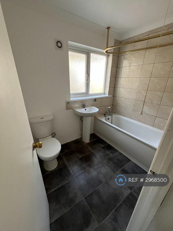 Flat Thorold Road in Greater London