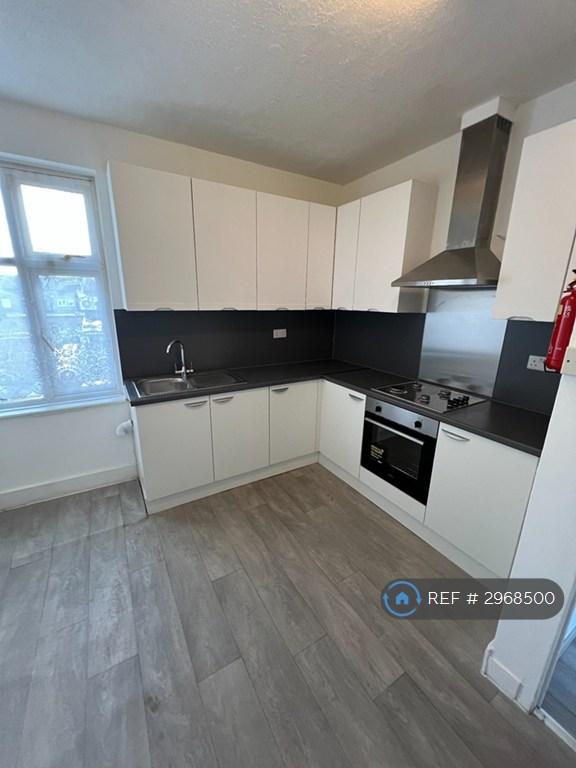 Flat Thorold Road in Greater London