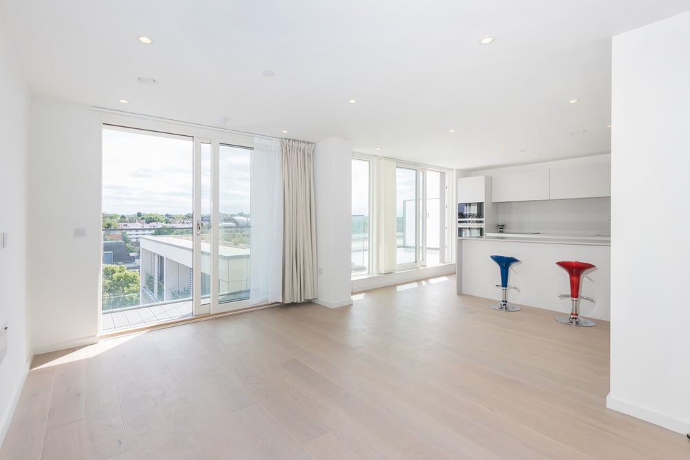Flat Upper Richmond Road in Greater London