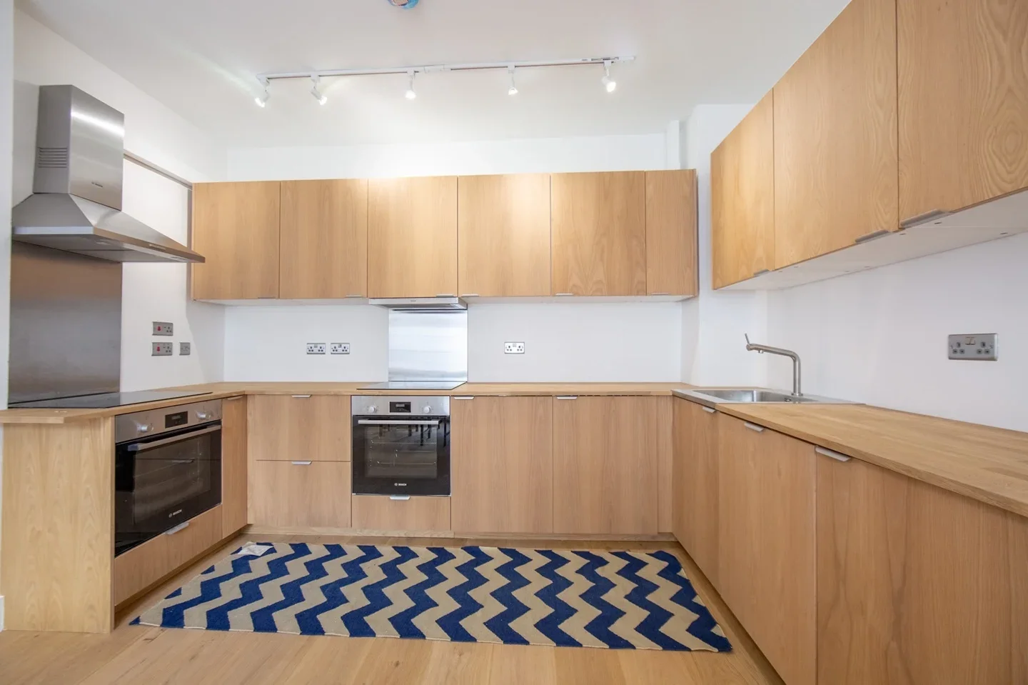 House Calverley Grove in Greater London