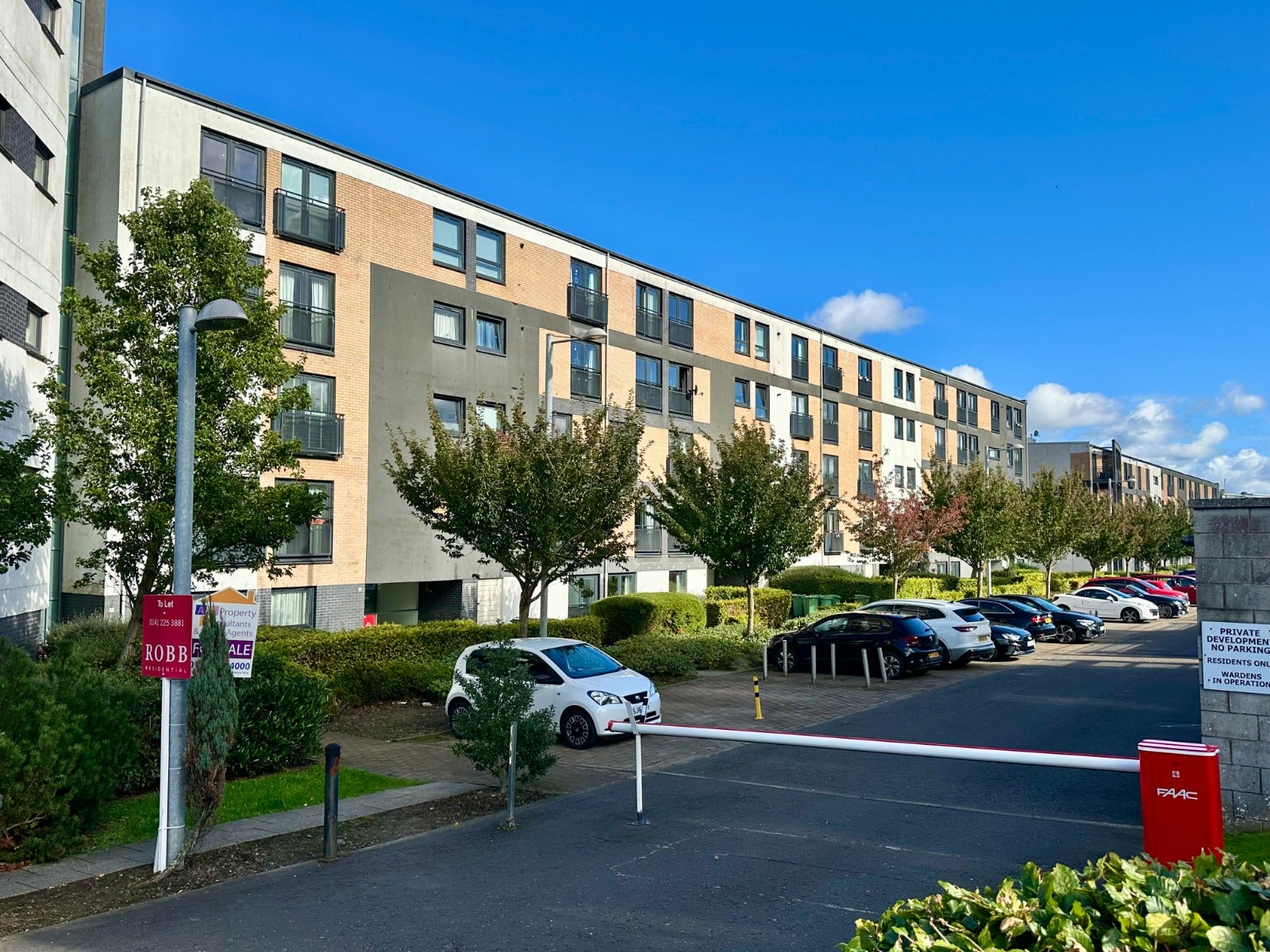Flat Firpark Court in Glasgow