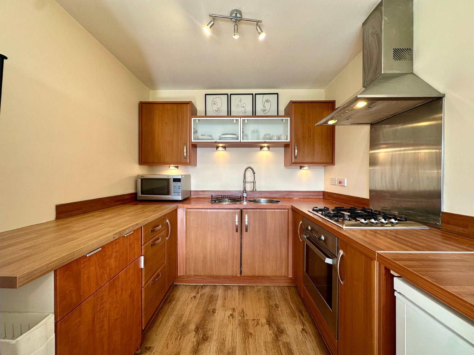 Flat Firpark Court in Glasgow