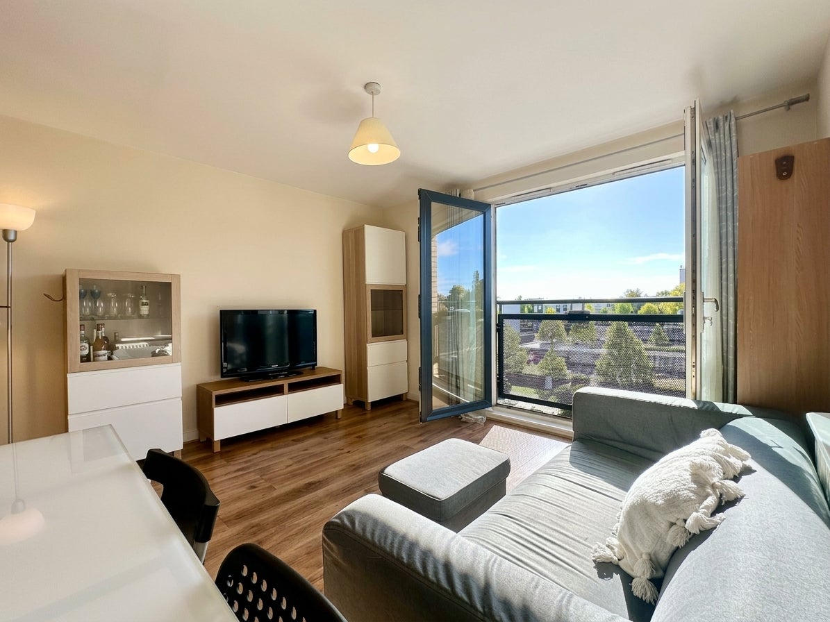 Flat Firpark Court in Glasgow