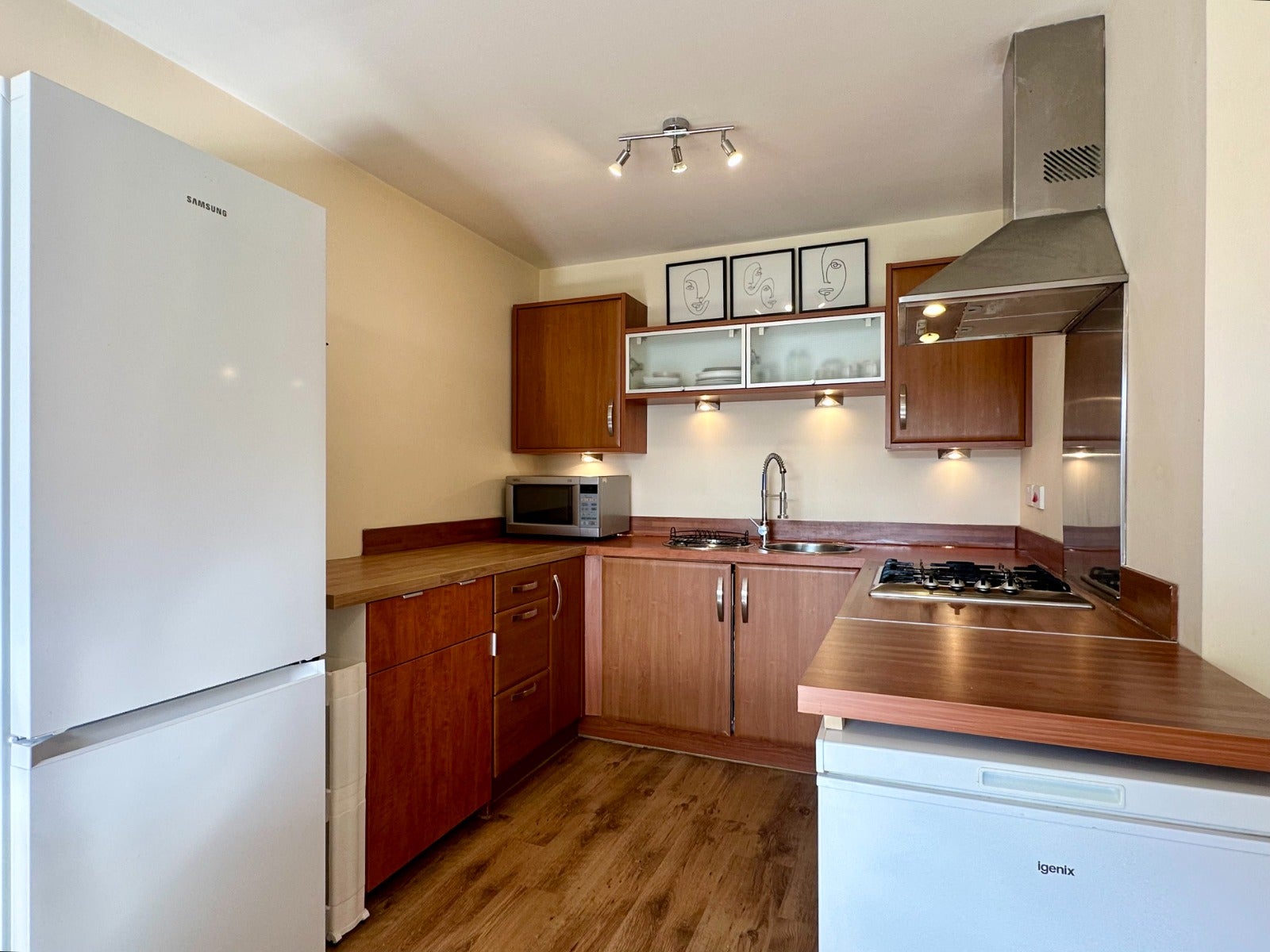 Flat Firpark Court in Glasgow