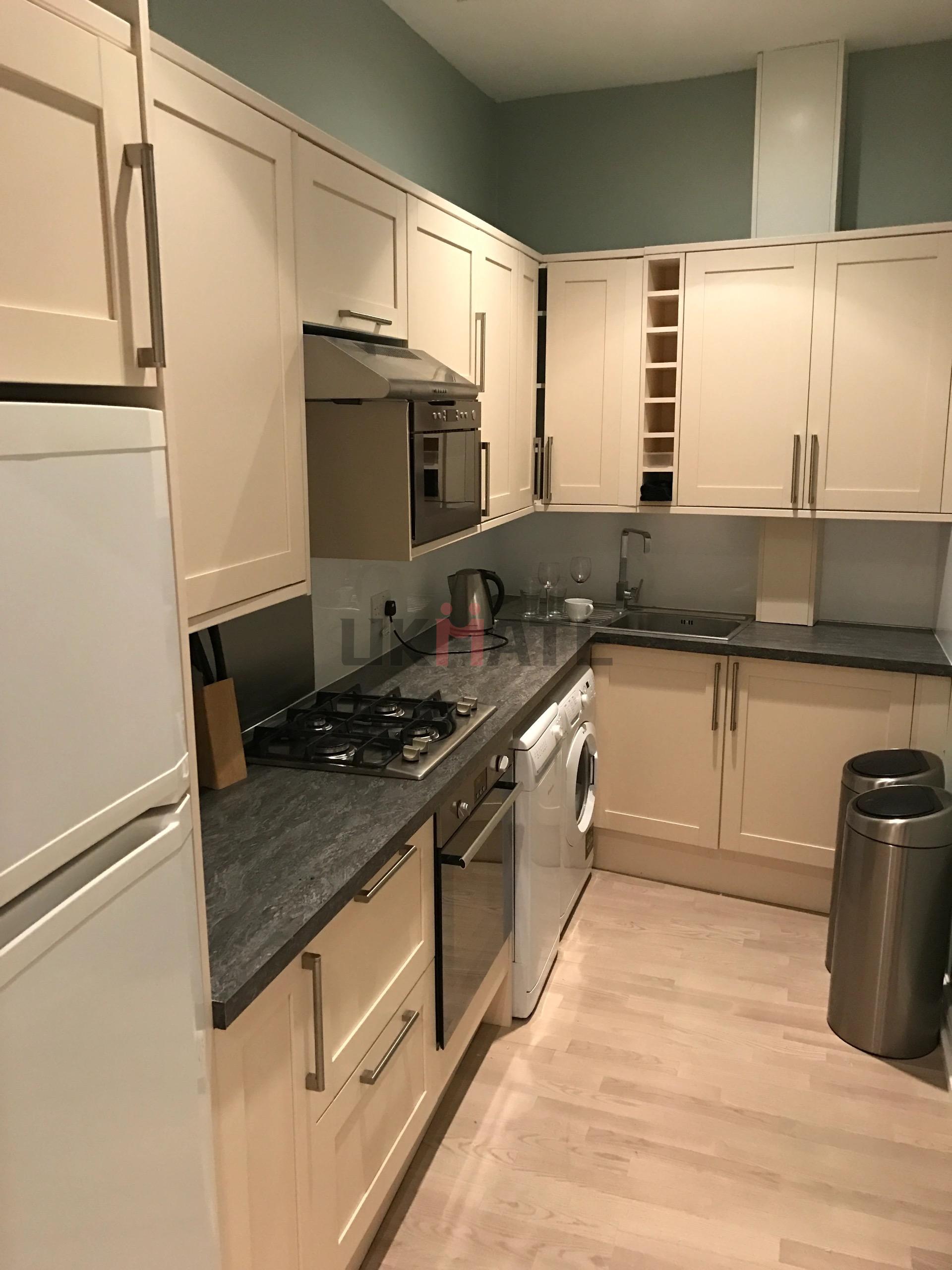 Flat Penywern Road in London