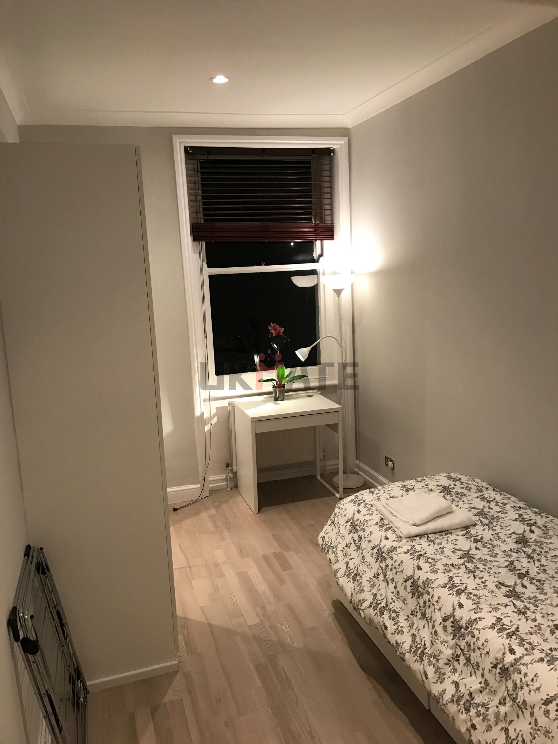 Flat Penywern Road in London
