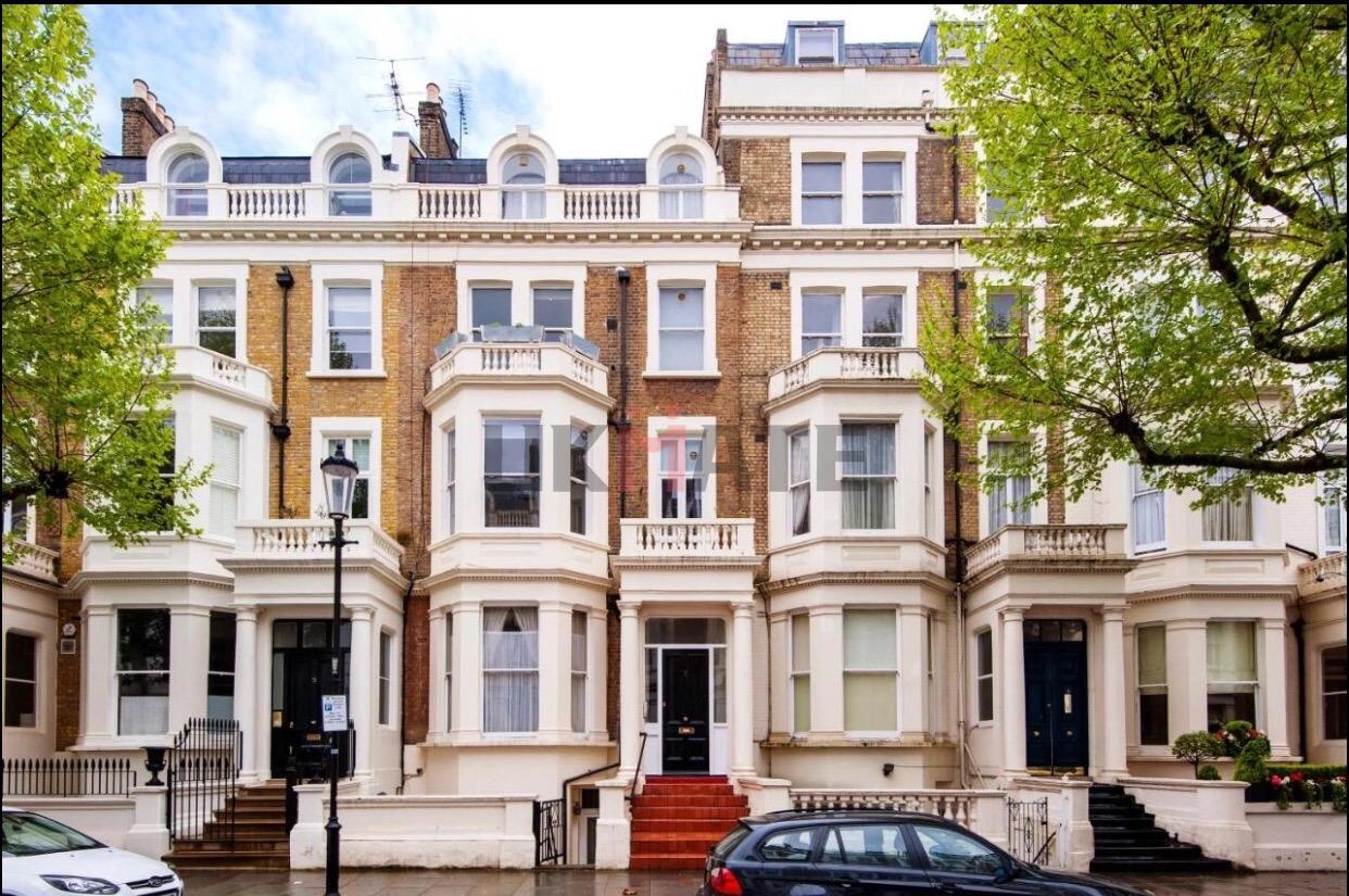 Flat Penywern Road in London