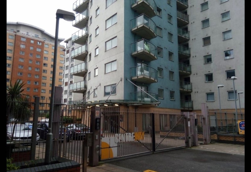 Flat Hainault Street in Greater London