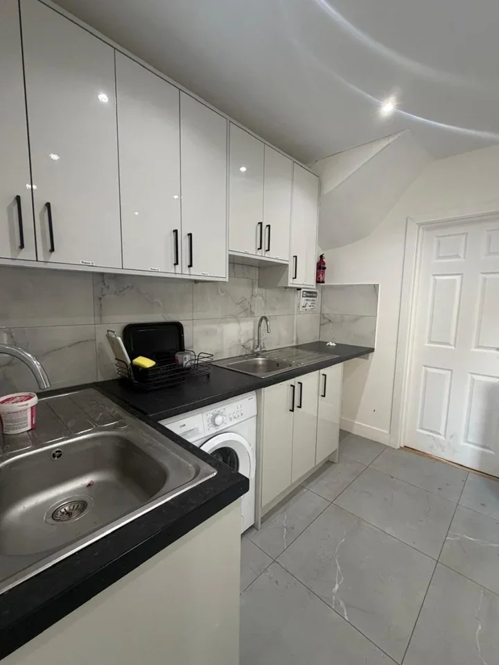 Room Belgrave Road in Slough