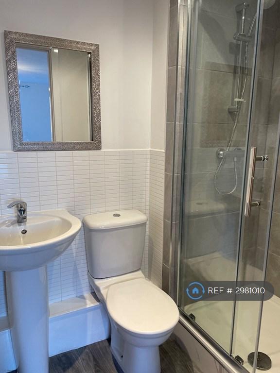 Flat Royal Troon Drive in Wakefield