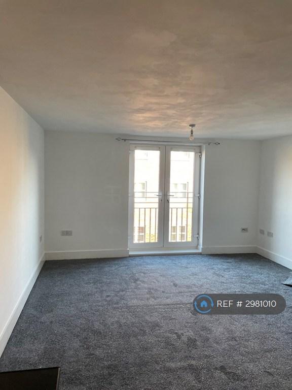 Flat Royal Troon Drive in Wakefield