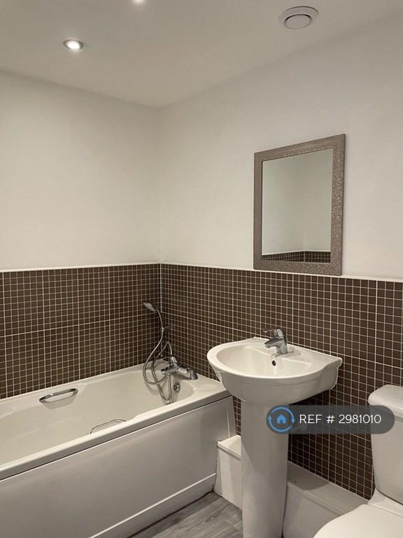 Flat Royal Troon Drive in Wakefield