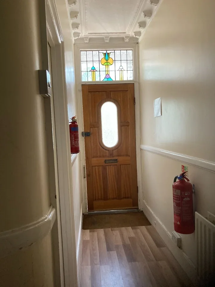 Room Forest Road in Greater London