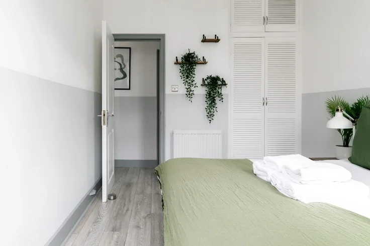 Flat Nevern Road in Greater London