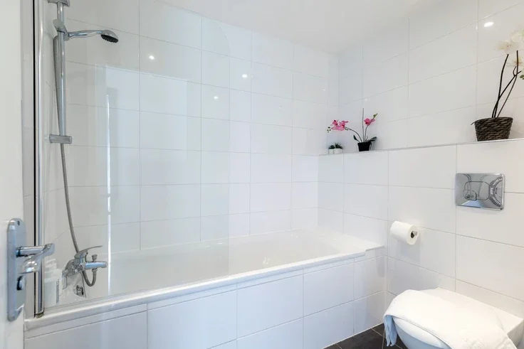 Flat Nevern Road in Greater London