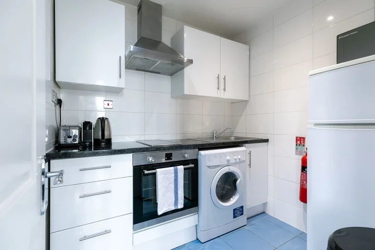 Flat Nevern Road in Greater London