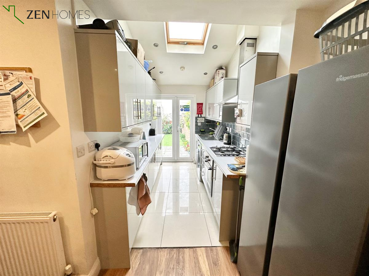 Room Bell Lane in Greater London
