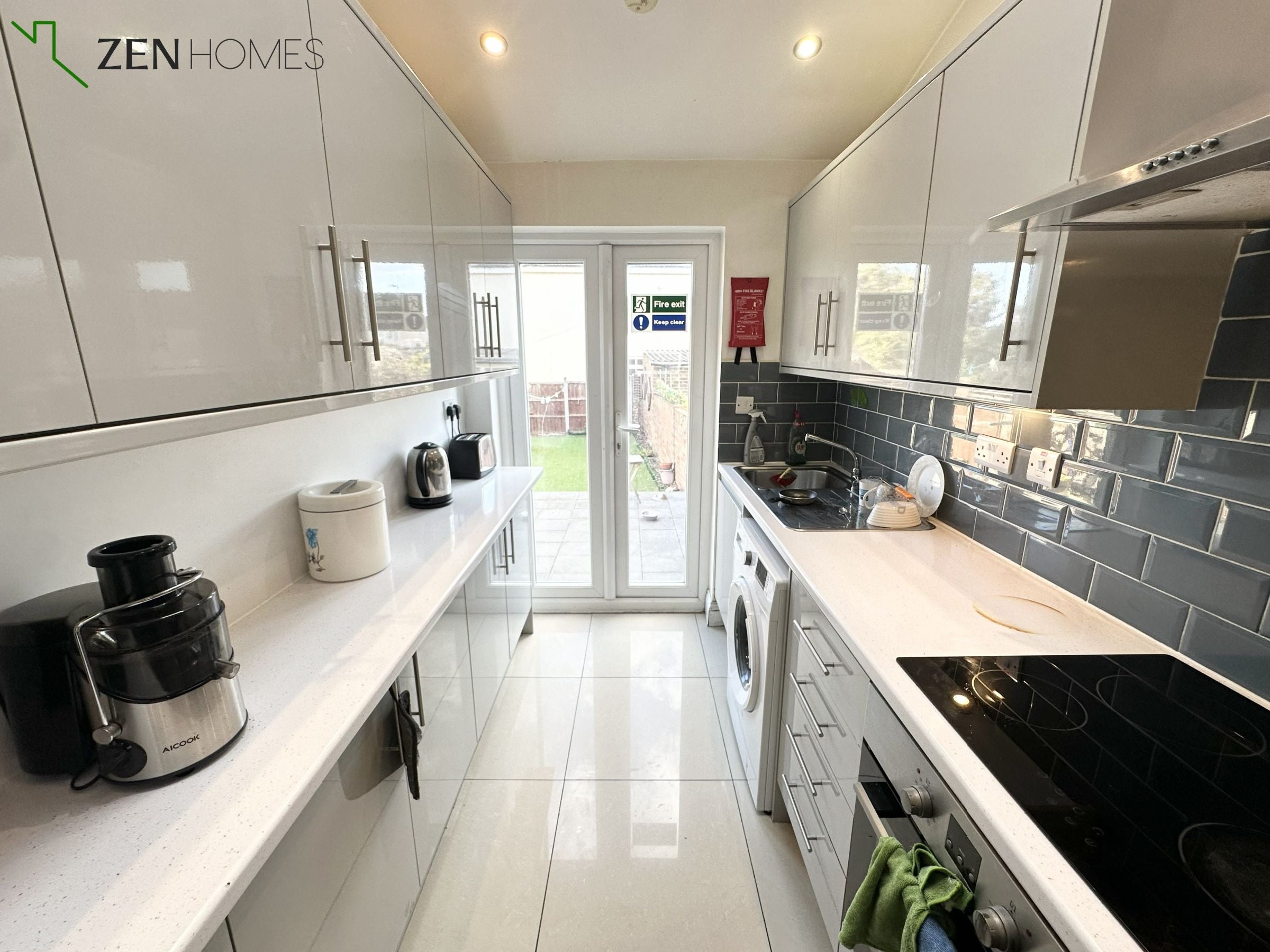 Room Bell Lane in Greater London