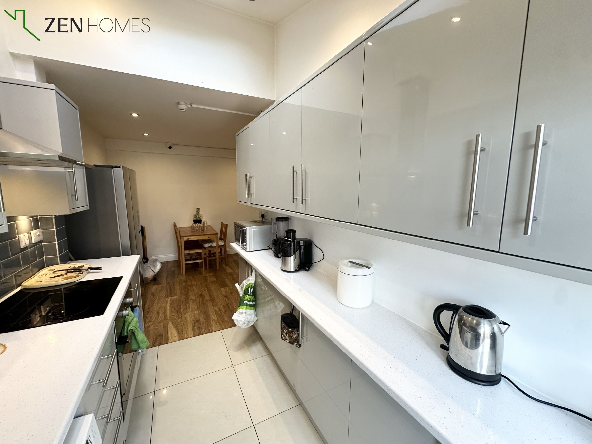 Room Bell Lane in Greater London