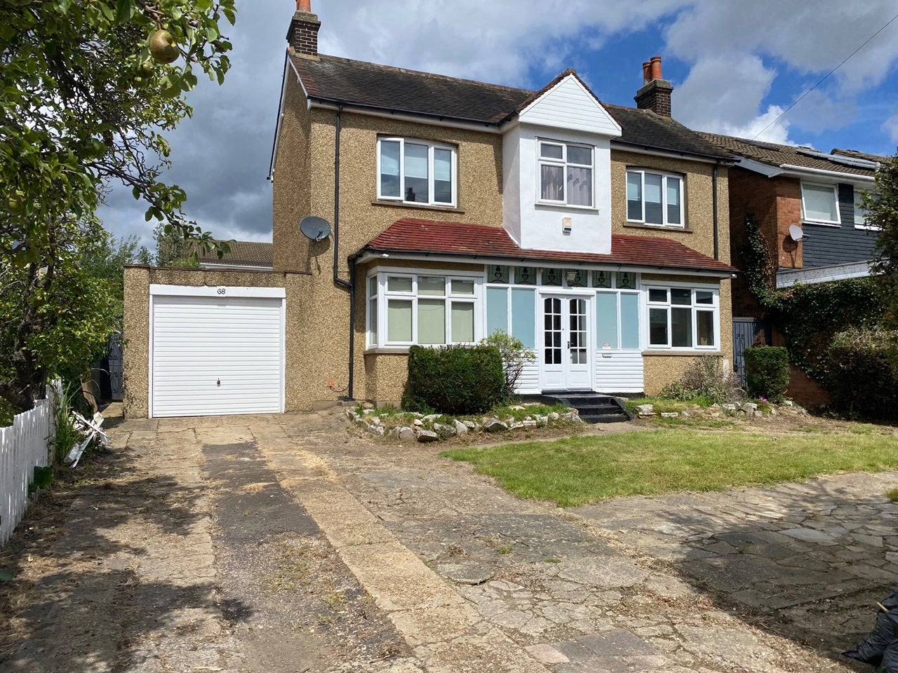 House Fairview Drive in Greater London