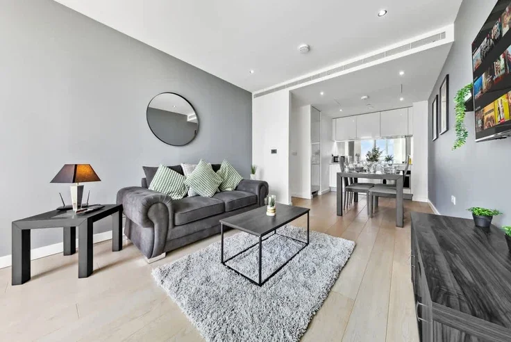 Flat Wyvil Road in Greater London