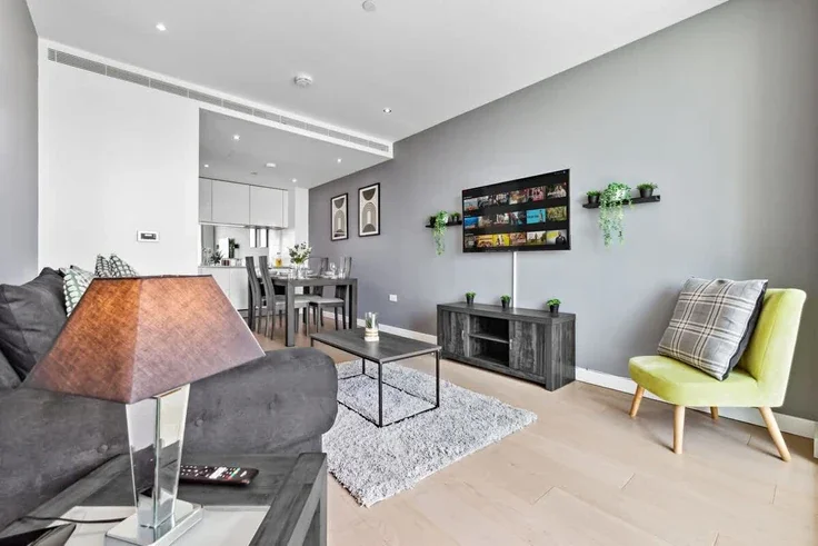 Flat Wyvil Road in Greater London