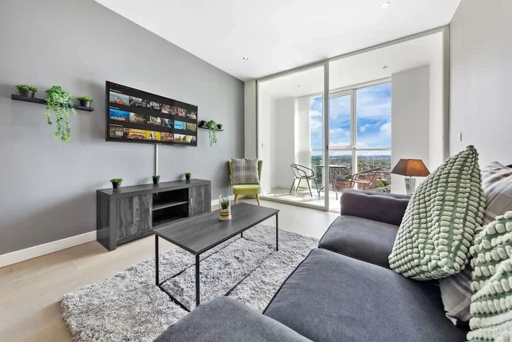 Flat Wyvil Road in Greater London