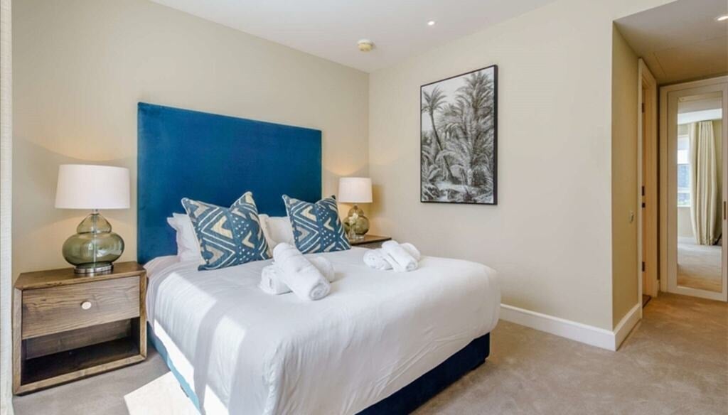Flat Westferry Circus in Greater London