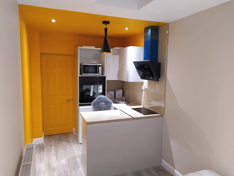 Room Toley Avenue in Greater London