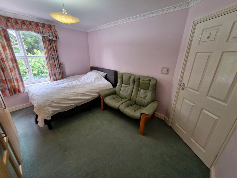 Room Riddfield Road in Birmingham
