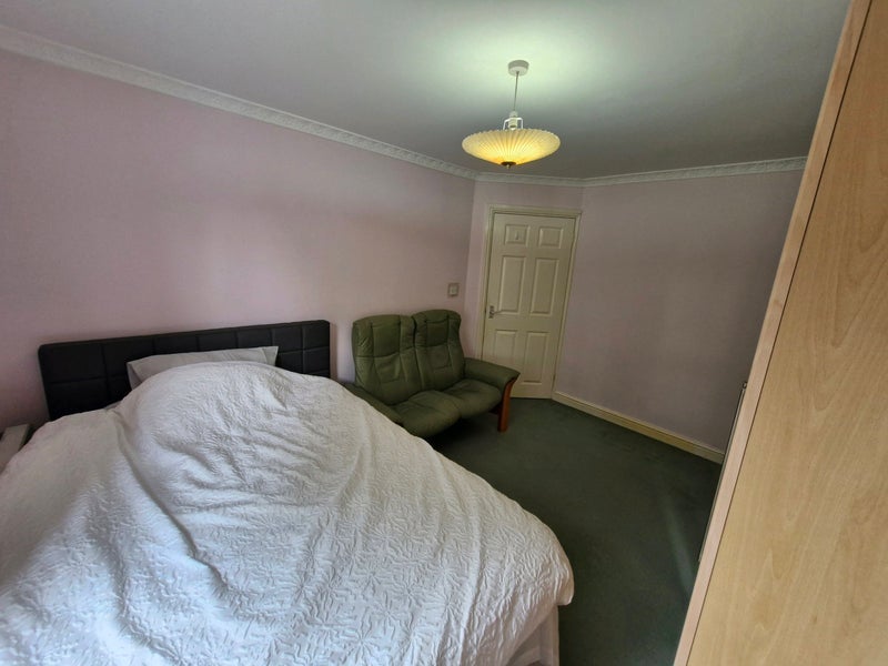 Room Riddfield Road in Birmingham