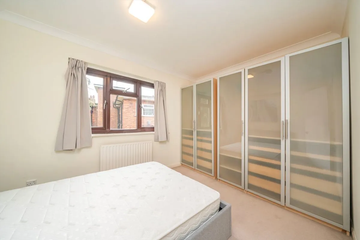 Flat Castlebar Park in Greater London