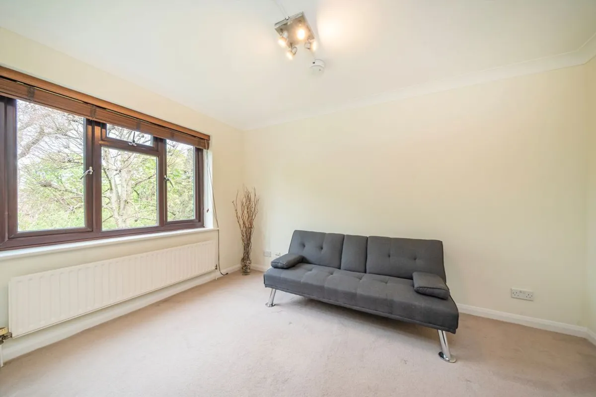 Flat Castlebar Park in Greater London