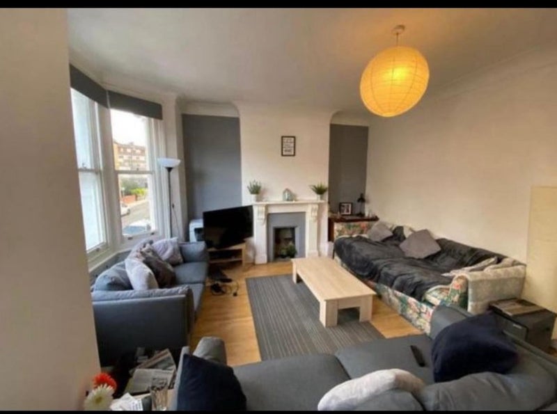 Room Hazelbourne Road in Greater London